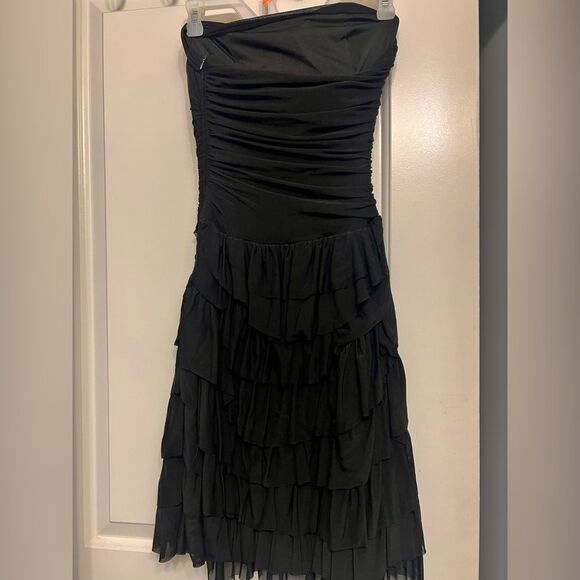 Romeo & Juliet Couture Black Asymmetrical Strapless Dress | small - Picture 4 of 5